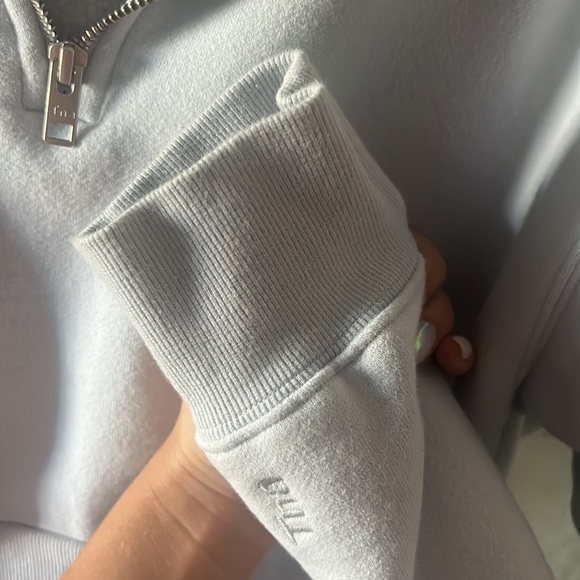 Tna cozy size medium crop sweater - Picture 3 of 3